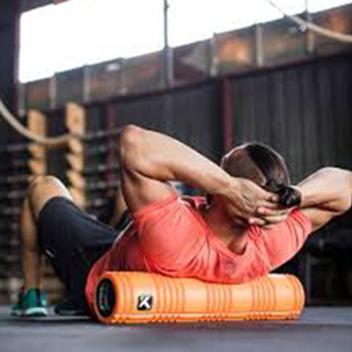 Viszlát hátfájás! – Az SMR henger használata és a modern fascia-rehabilitáció titkai